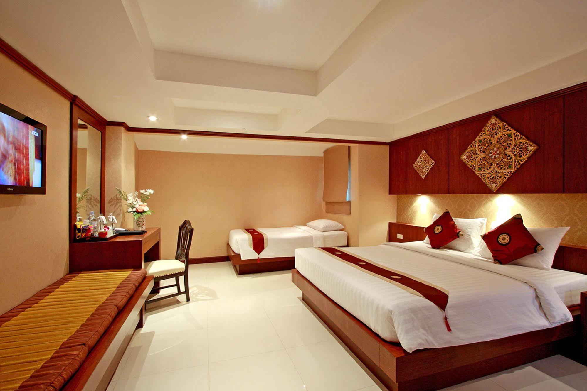 Rayaburi Hotel, Patong Exterior foto